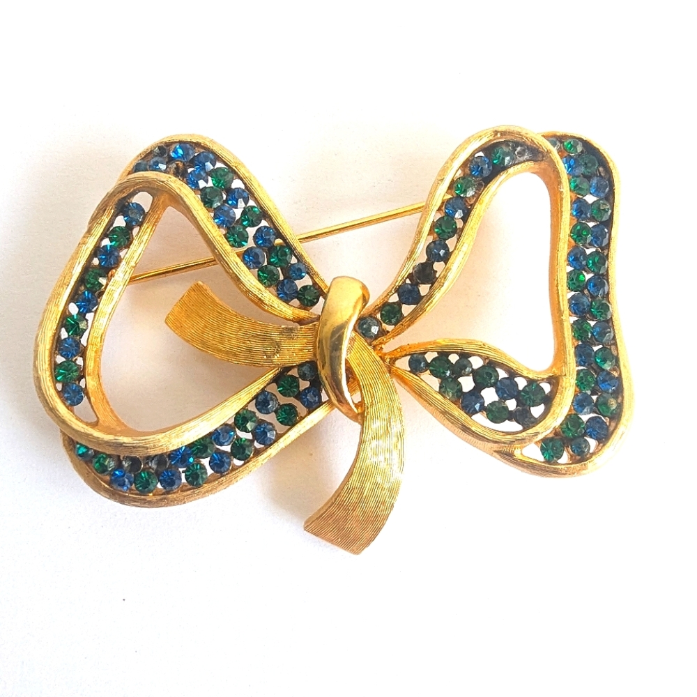 Kramer Vintage Crystal Bow Brooch 💎 Teal Blue Green Crystals 2 3/16"